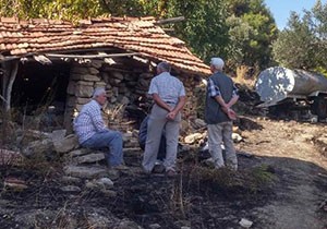 Yangına müdahale ederken yanarak öldü